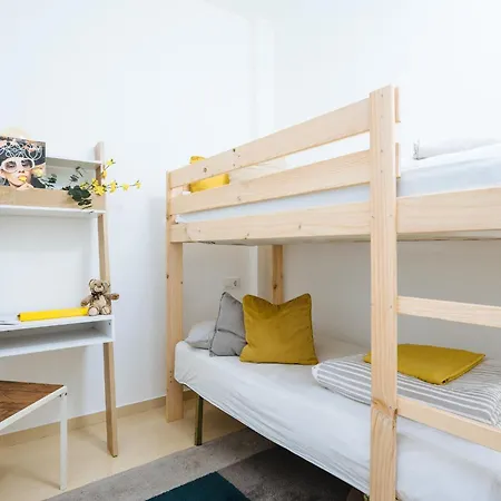 Bright Bunk Bed In Historic Center Homestay